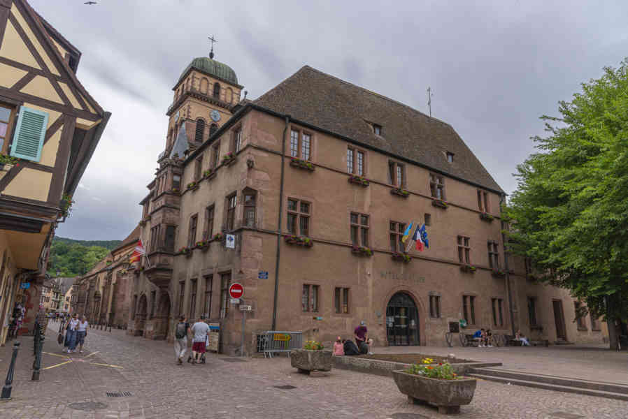 Francia - Alsacia 265 - Kaysersberg - iglesia de la Santa Cruz.jpg